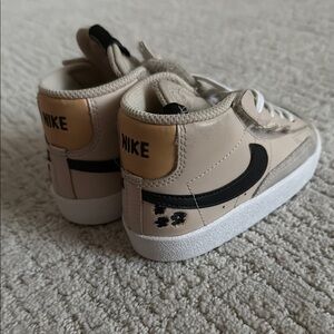 Nike Kids Tan and Black Sneakers